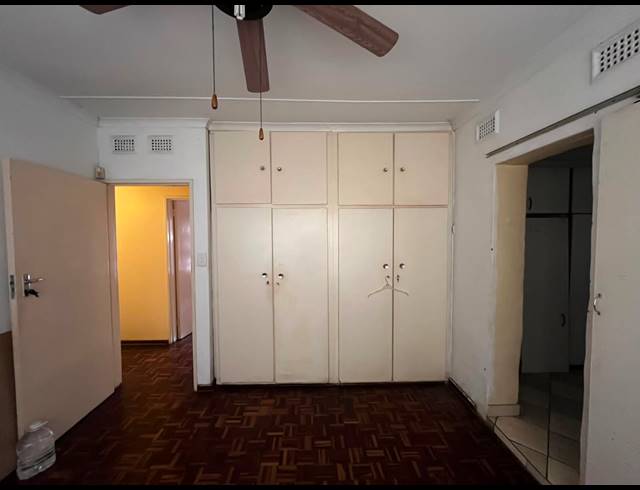 5 BEDROOM FREEHOLD FOR SALE IN BARNS